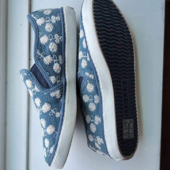 Geox Brand New Canvas and Leather Girls shoes size 32 made in Italy - Picture 4 of 7